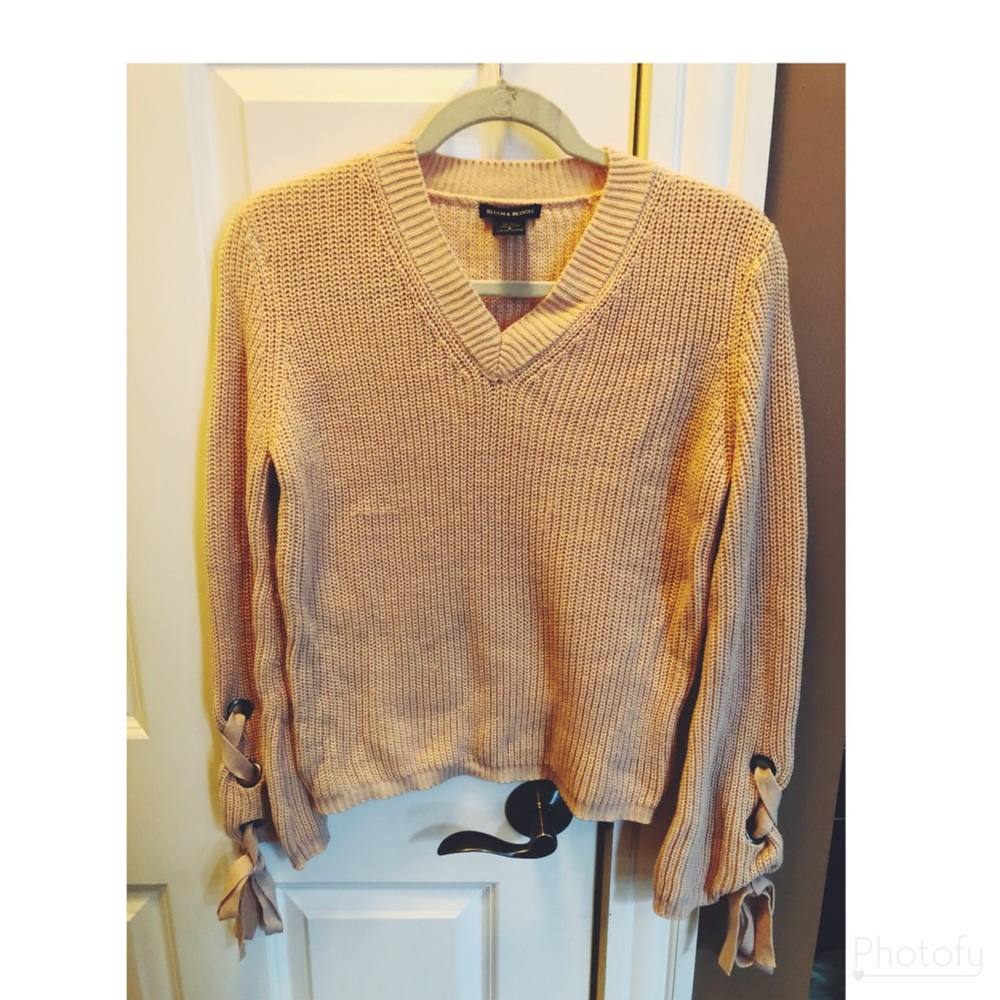 Knit, light pink sweater